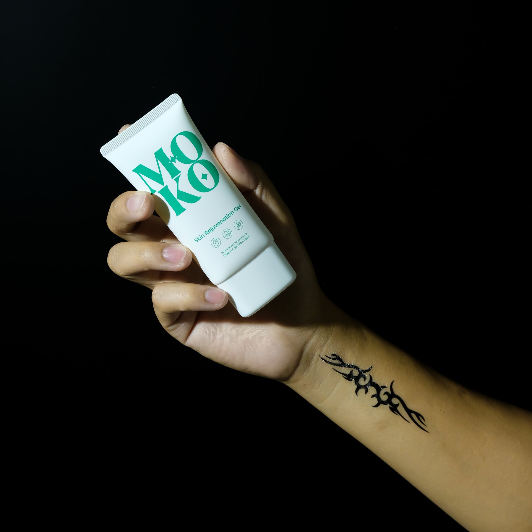 ทาเจล MOKO ลงบนรอยสัก
